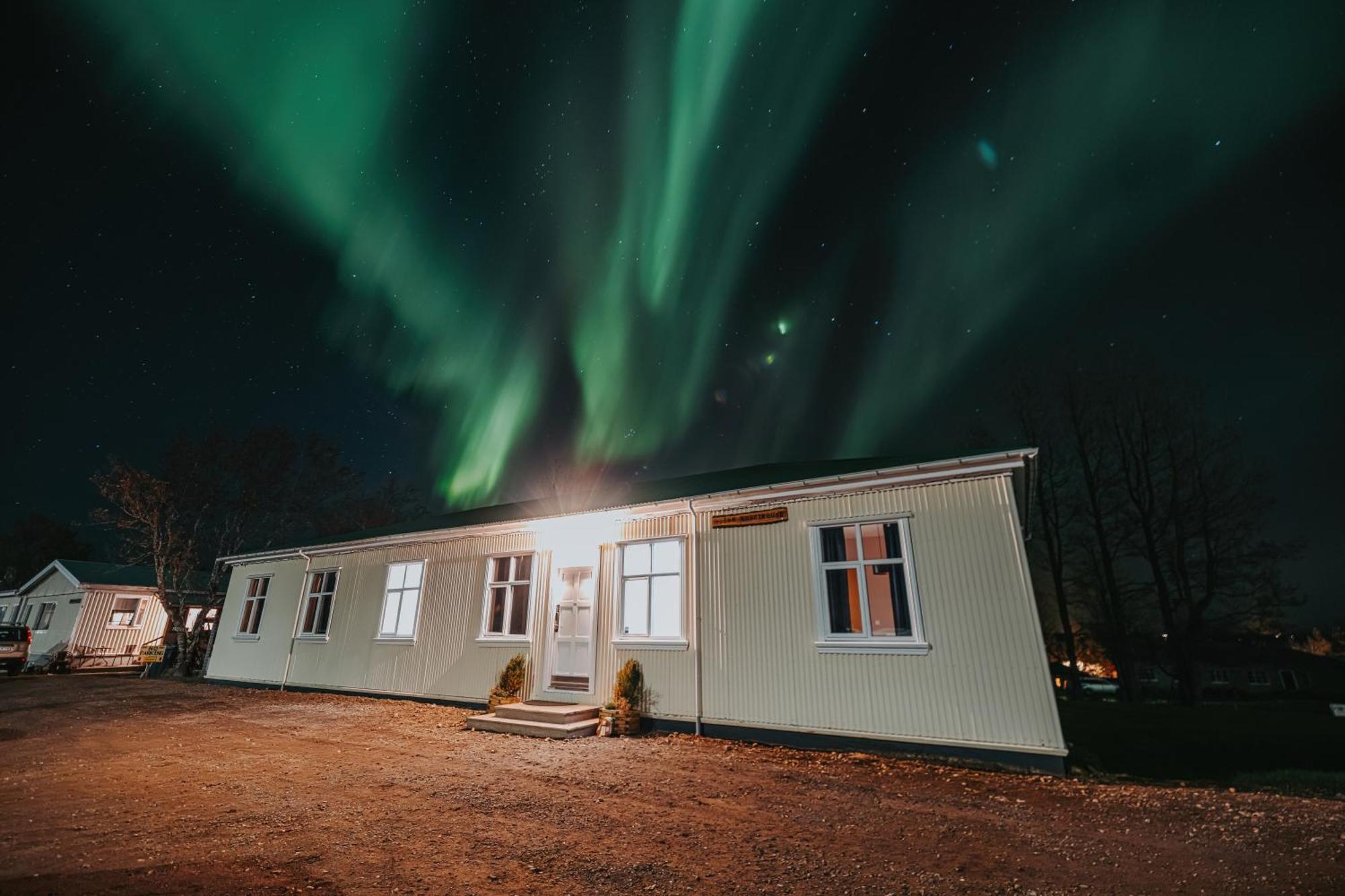 Bjork Guesthouse ラウガーバットン エクステリア 写真